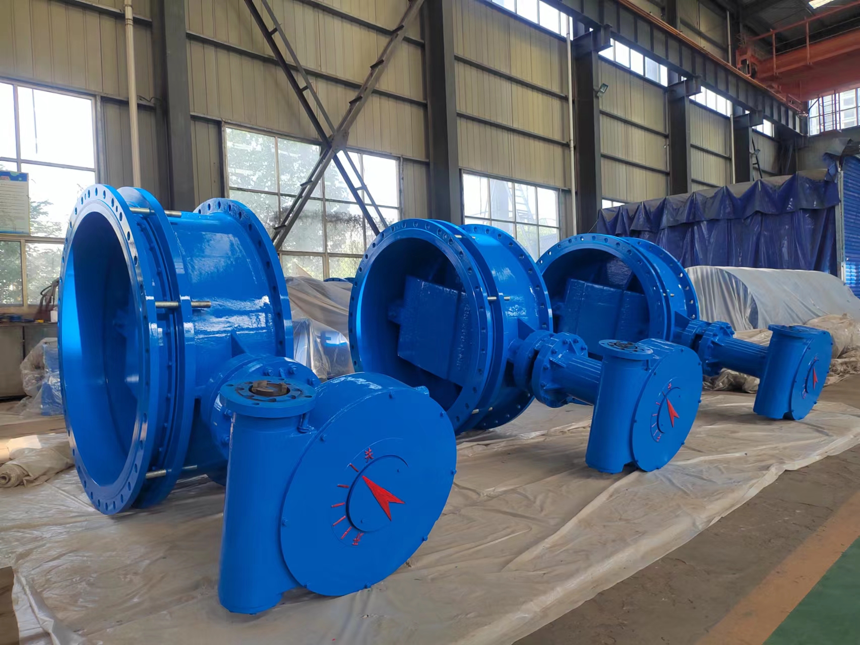 电动中线蝶阀的原理及结构特点是什么呢？